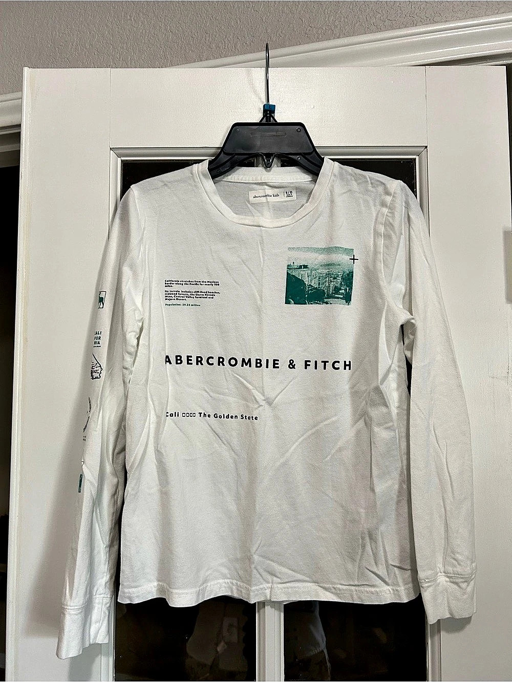 Abercrombie Kids Graphic Long Sleeve Tee White Size 9/10 Like New